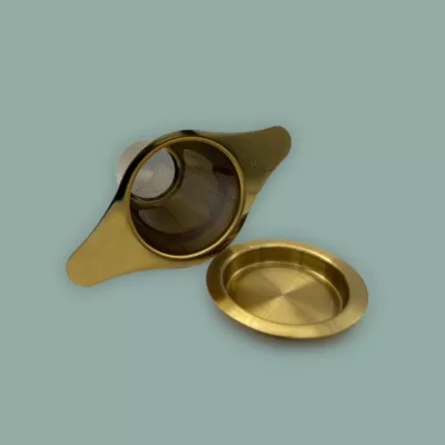 filtre à thé doré